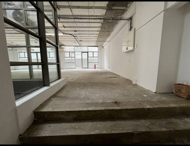 241M² OFFICE TO LET IN WOODSTOCK